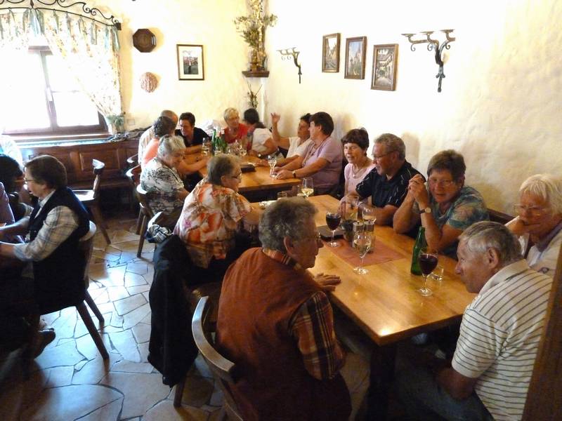 n_41 beim Heurigen.jpg